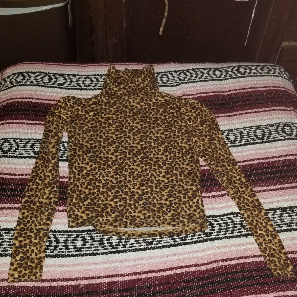Leapard turtleneck